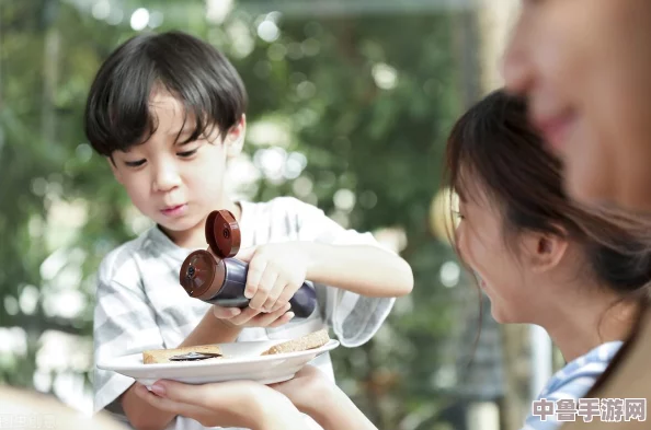 一小孩和妈妈打生孩子拔萝卜黄,咿呀咿呀哟,欢乐童年趣事多,亲子互动笑声飘