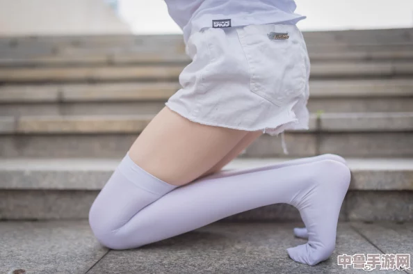 白丝校花 扒开美腿甜美的图片 - 游戏中的虚拟女神让你心跳加速 白丝校花 扒开美腿甜美的图片 - 游戏中的虚拟女神让你心跳加速