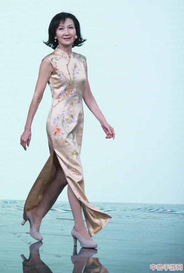 旗袍衣襟全开做运动好吗?解锁新姿势,体验不一样的"旗袍健身",让你惊艳全场 旗袍衣襟全开做运动好吗?解锁新姿势,体验不一样的"旗袍健身",让你惊艳全场