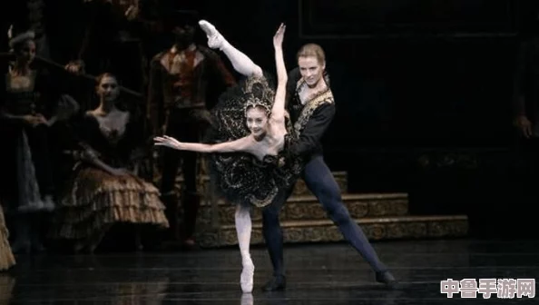 原神裸妆跳舞大挑战：谁是提瓦特最美舞者？璃月港夜色中的绝美身姿