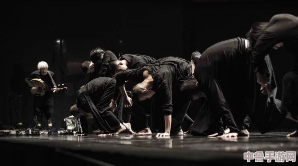 原神裸妆跳舞大挑战：谁是提瓦特最美舞者？璃月港夜色中的绝美身姿