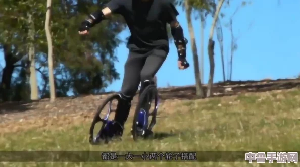 男生和女生一起的轮滑鞋很痛，但爱情的车轮滚滚向前，青春无悔