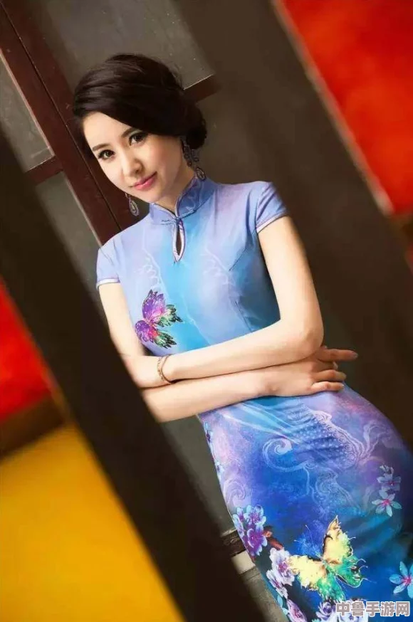 真丝修身开叉旗袍裙子施恩，优雅与舒适完美结合，展现女性独特魅力与风情，值得拥有的选择！