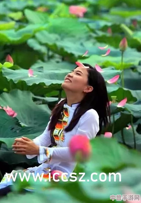 穿开襟旗袍做双人运动，让优雅与活力交融，展现别样风情与运动魅力