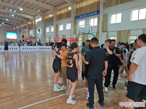 银川高中女篮比赛盛轮轩：激情碰撞展现青春风采，观众热情高涨为球队加油助威