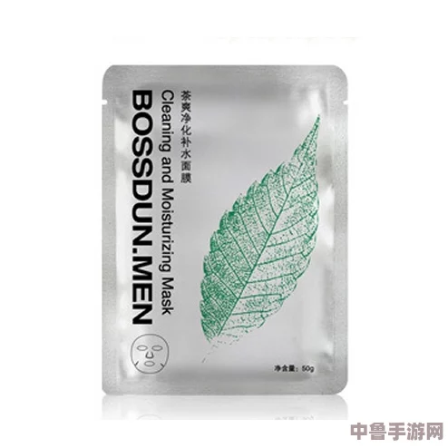 男人一面膜胸口一面膜下从嘴到胸，肤感水嫩润滑引发众多用户好评与见解探索
