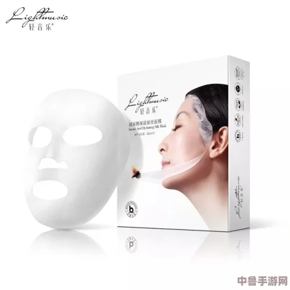 男人一面膜胸口一面膜下从嘴到胸，肤感水嫩润滑引发众多用户好评与见解探索